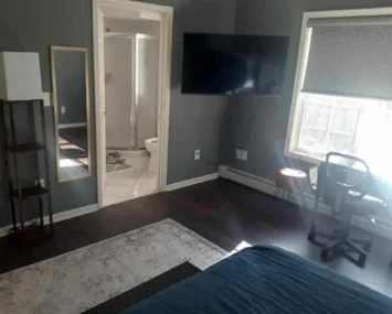 RiyOhm_Location_Page_West_Mildford_Drug_Recovery_Homes_In_Mildford_NJ_Bedroom_With_TV