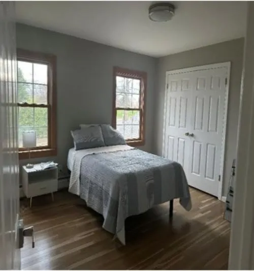 RiyaOhm_Location_Page_Sober_Living_Houses_Living_Room_With_Sofa